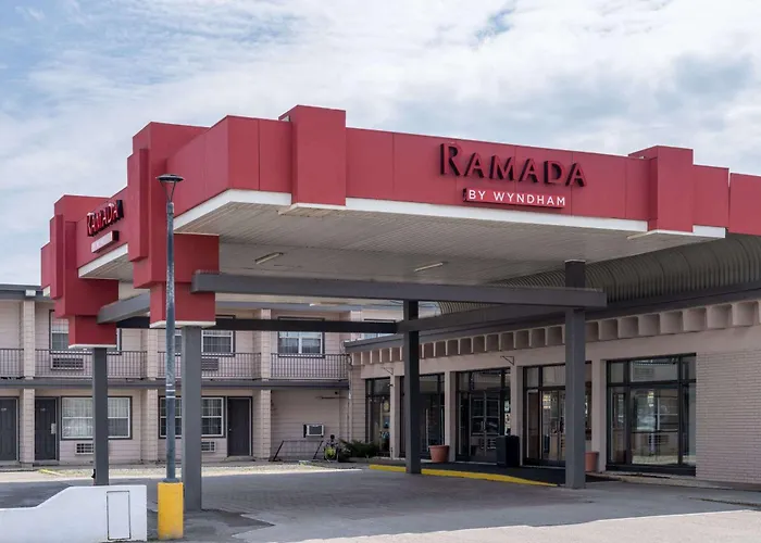 Ramada By Wyndham Thunder Bay Airlane Hotel