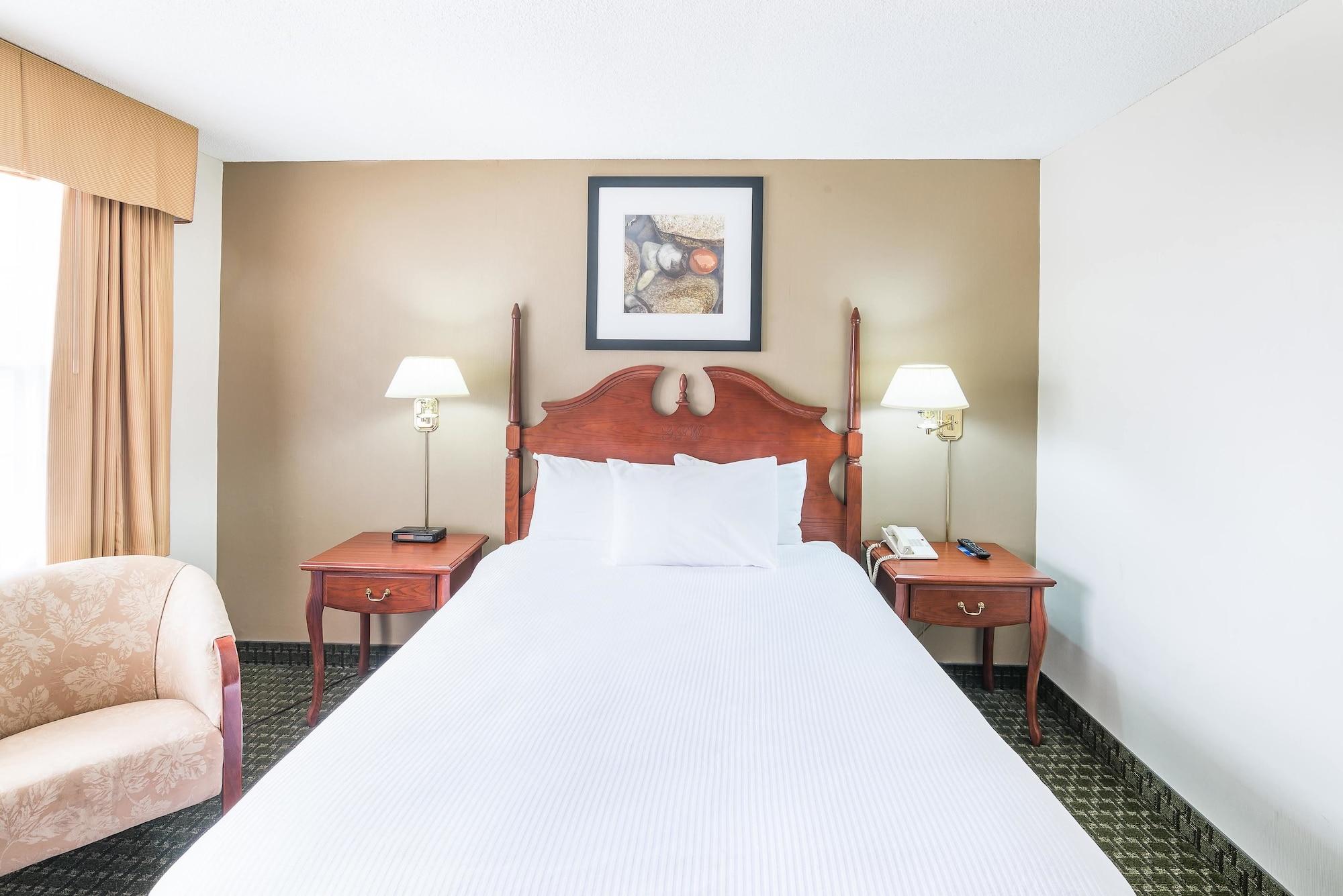 Ramada By Wyndham Airlane Thunder Bay