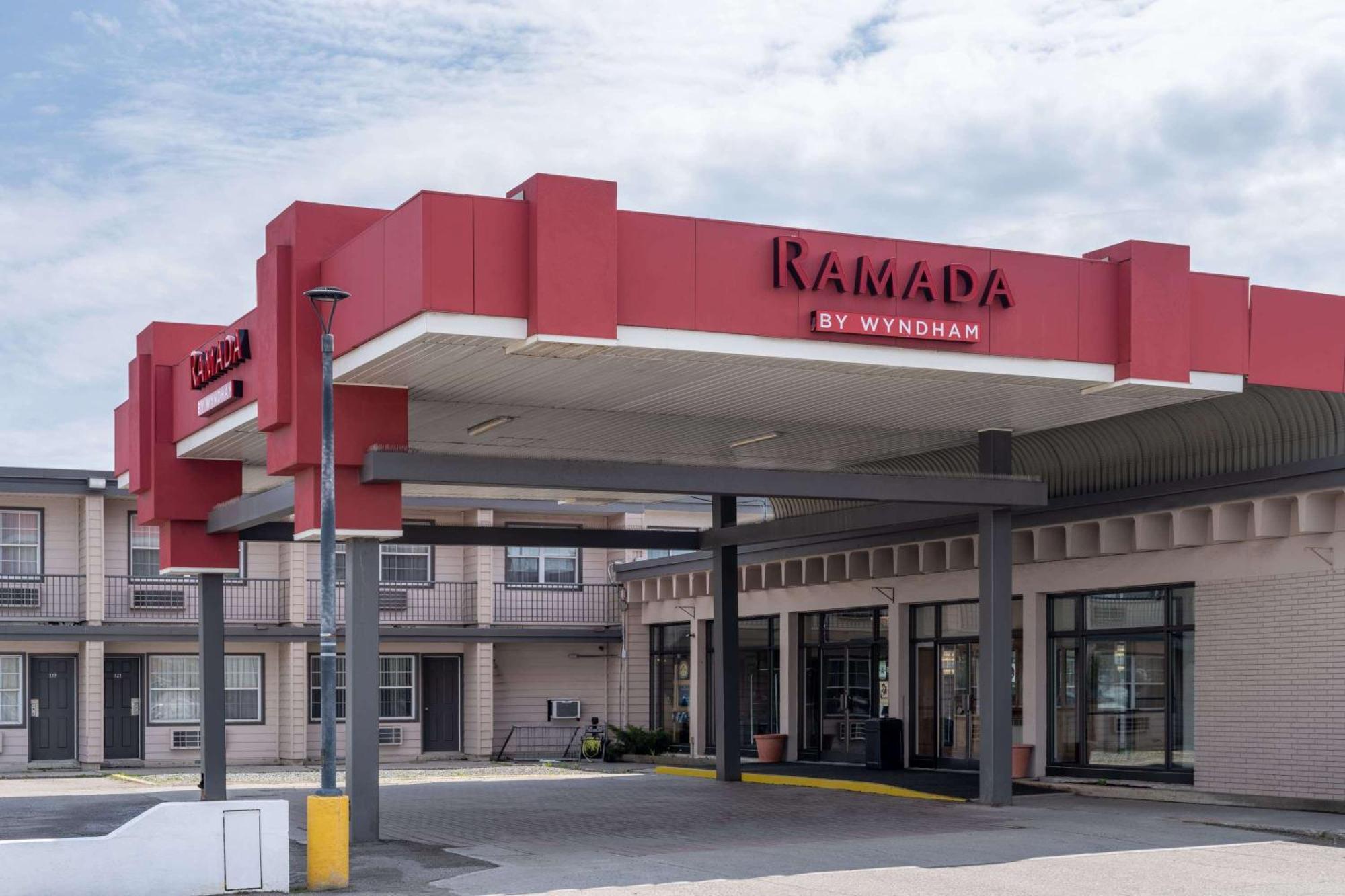 Motel Ramada By Wyndham Airlane 3*