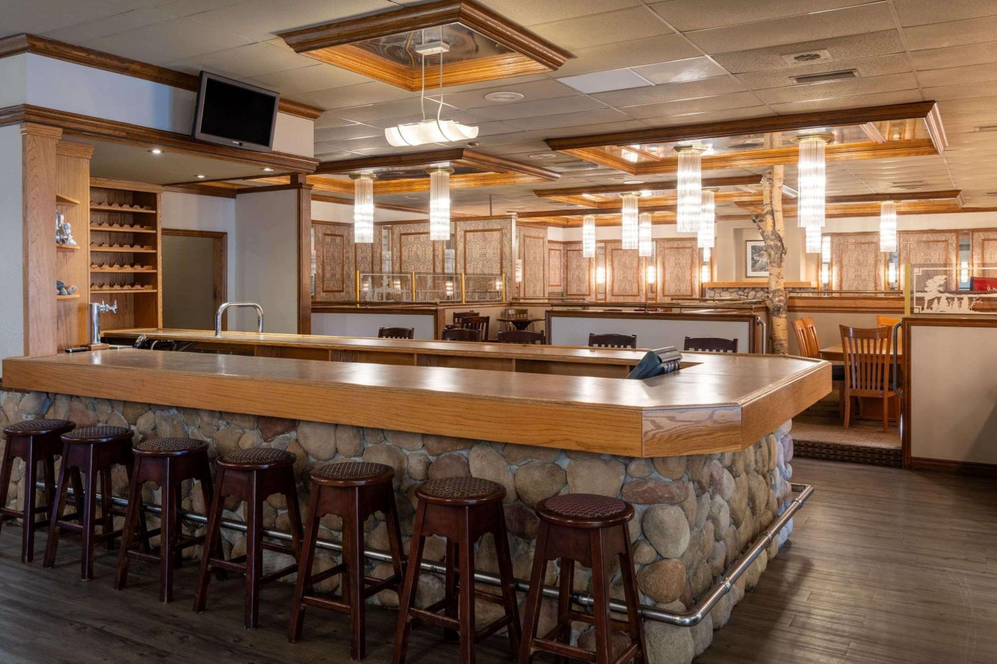 Motel Ramada By Wyndham Airlane 3*