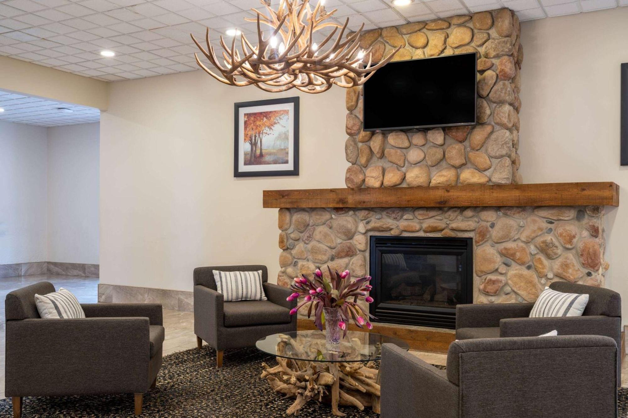 Ramada By Wyndham Airlane