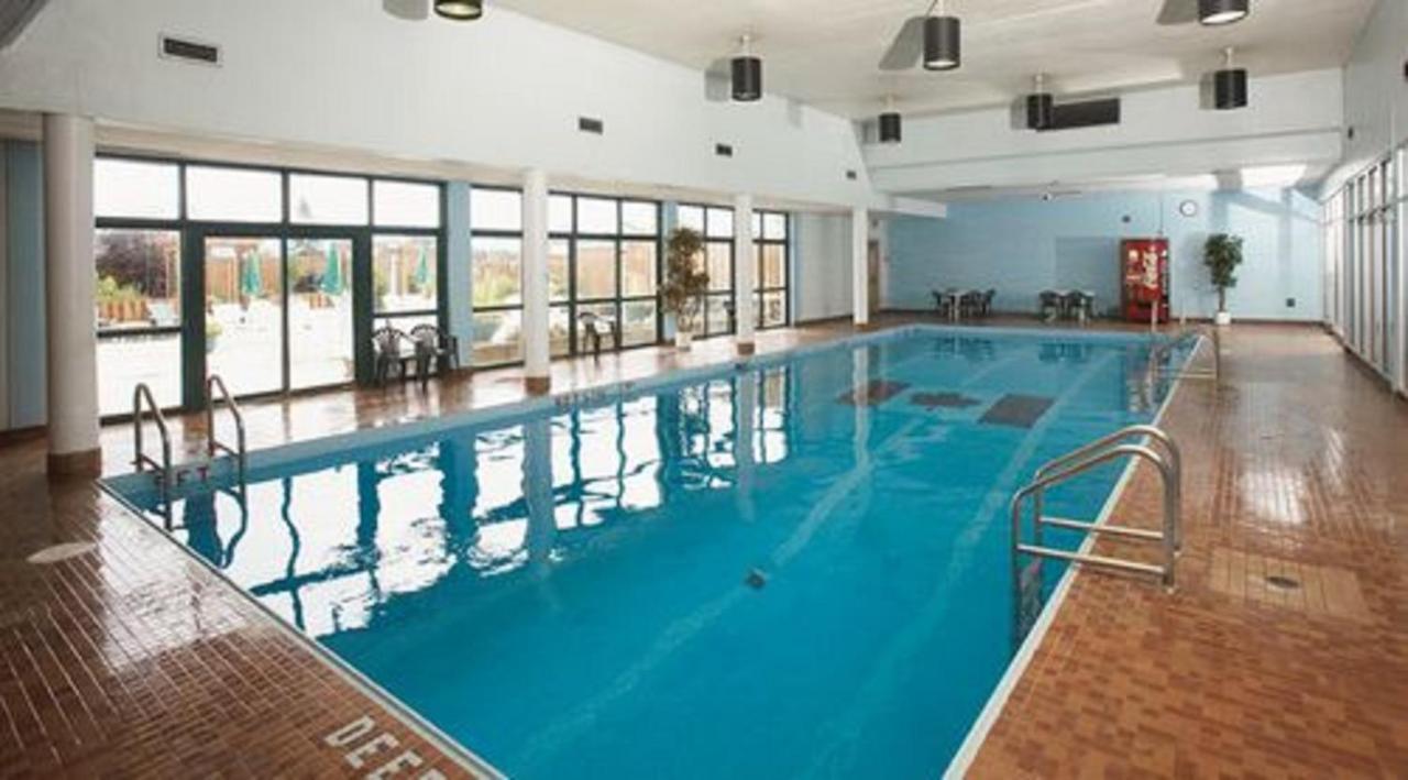 Ramada By Wyndham Airlane Motel Thunder Bay