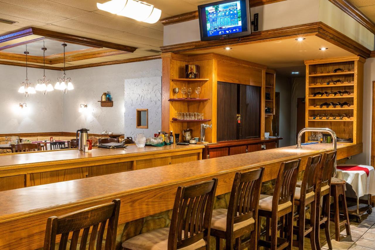 Ramada By Wyndham Airlane Thunder Bay