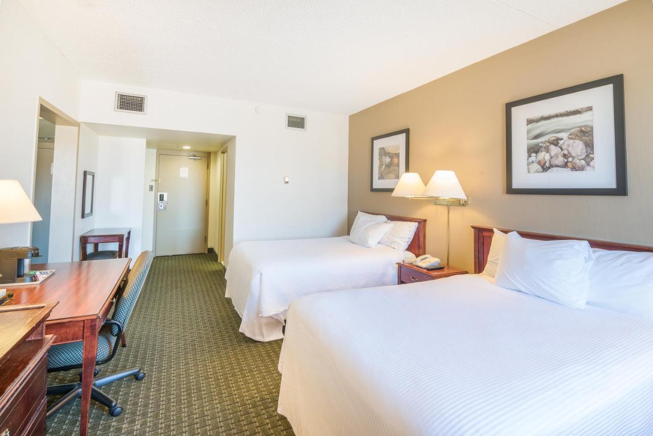 Ramada By Wyndham Airlane 3*