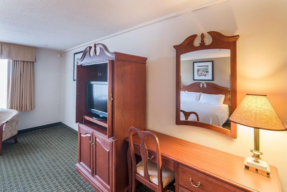 Ramada By Wyndham Airlane Motel Thunder Bay