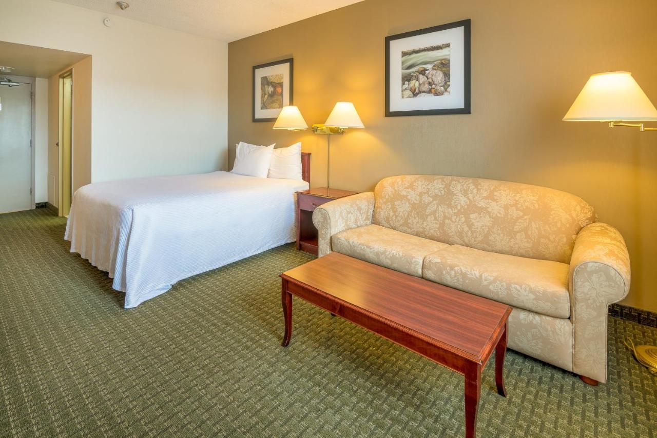Ramada By Wyndham Airlane